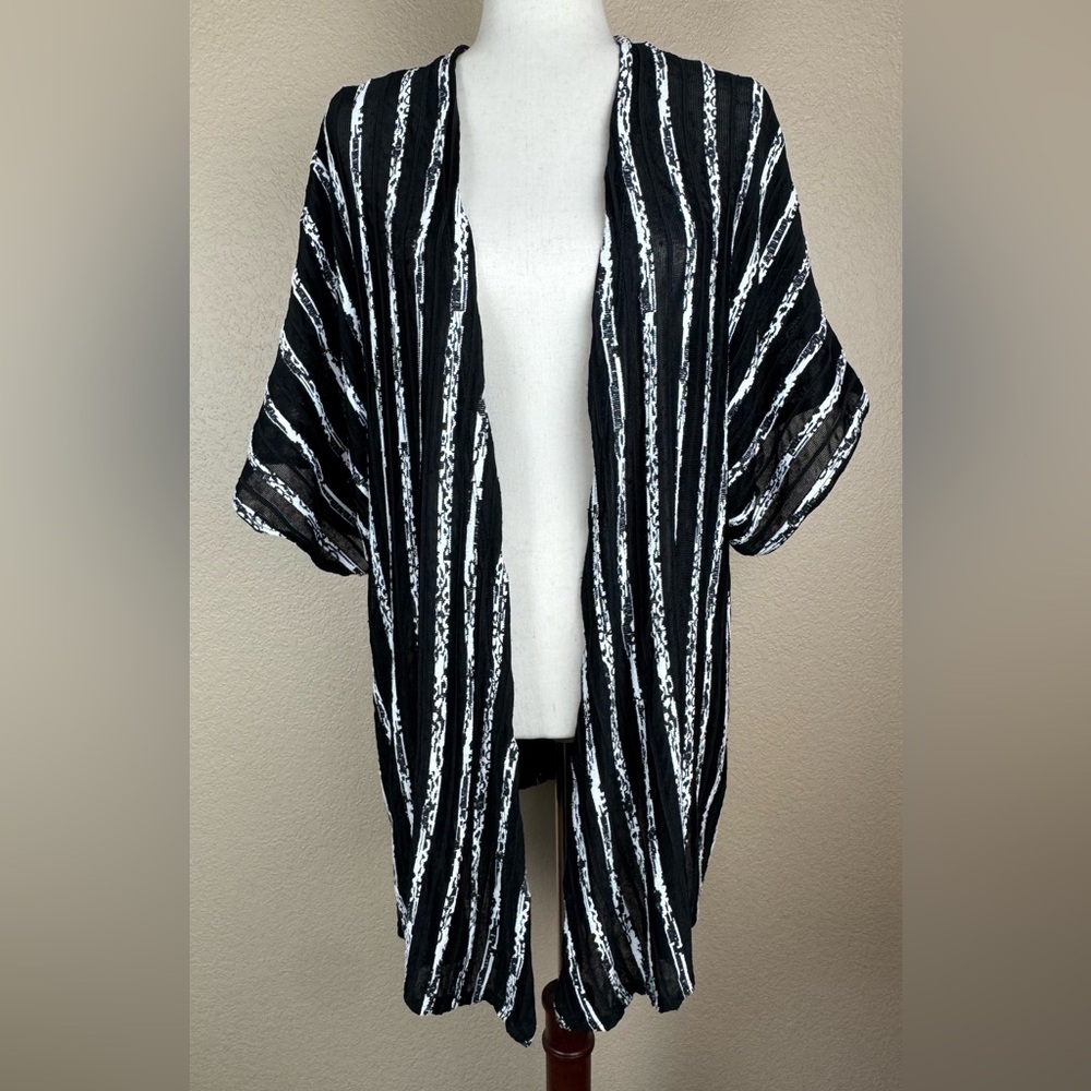 Chico’s Sheer Versatile Overshirt/Coverup. Size 3 = XL (14-16)